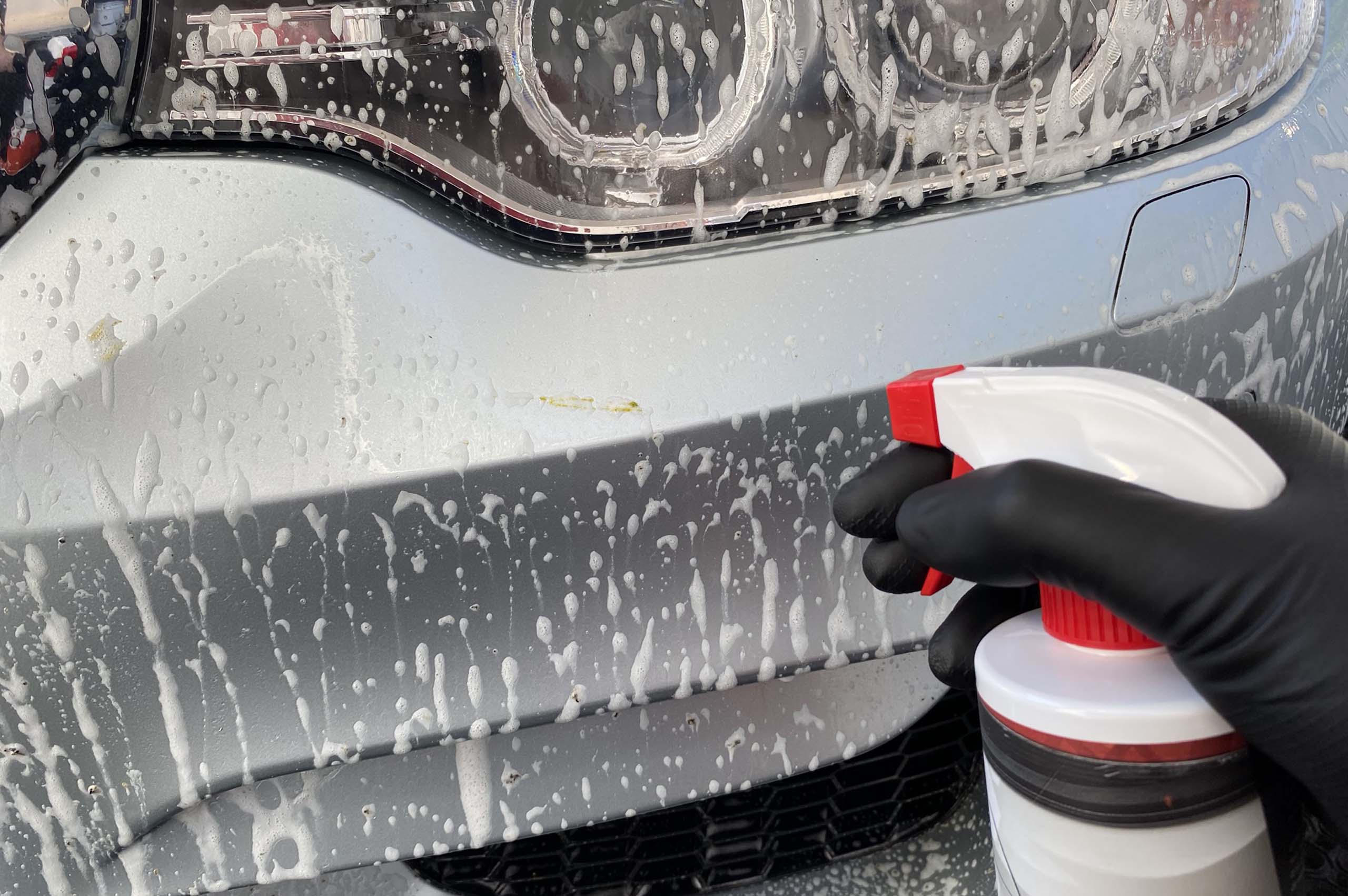 Comment éliminer en toute sécurité les traces d’insectes et le goudron ?