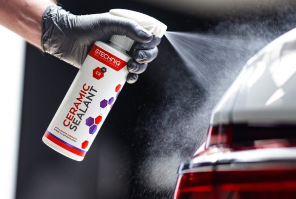 Protéger la carrosserie avec une cire céramique