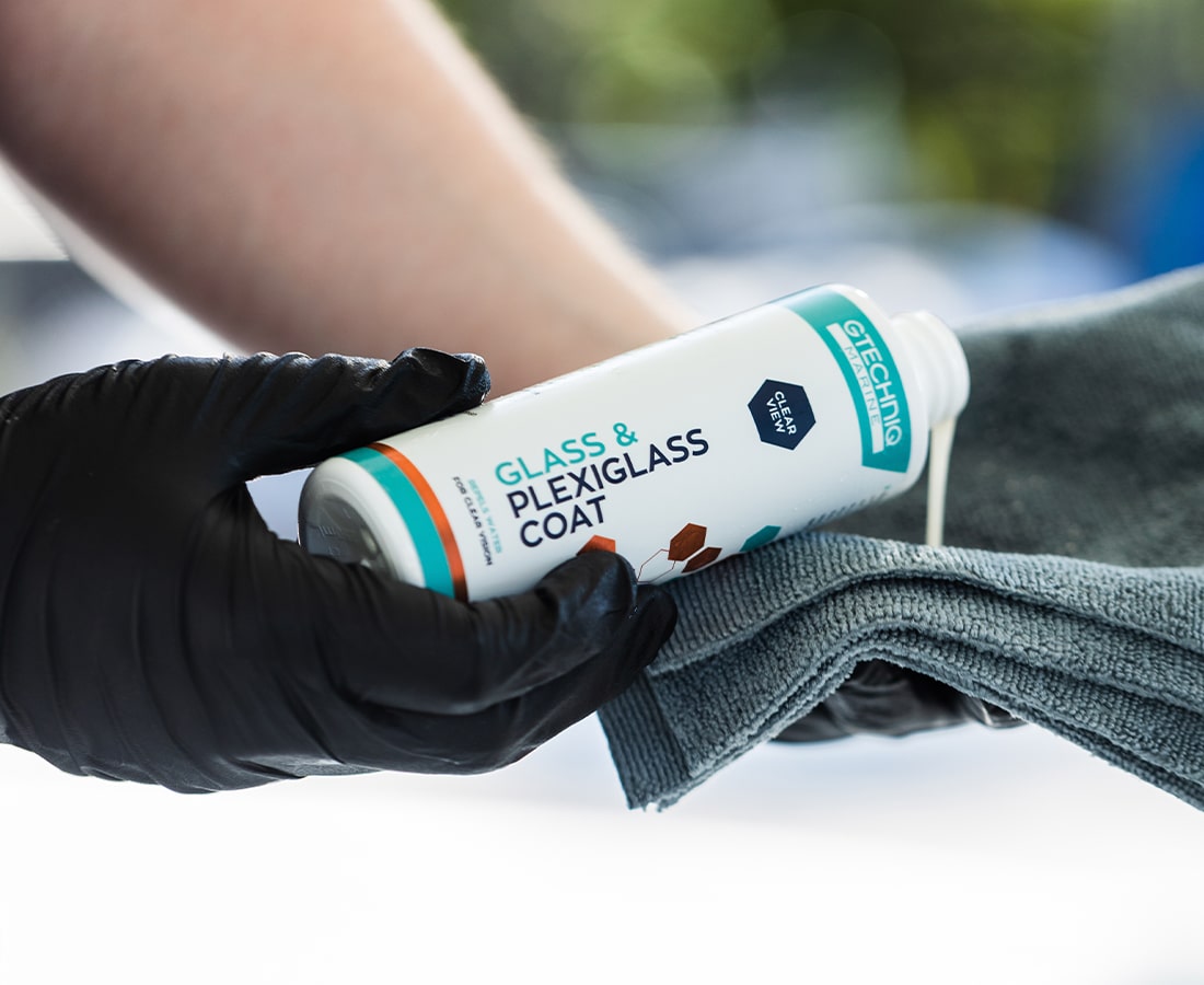 Les surfaces de mon bateau présentent des taches d’eau et de sel qui le rendent inesthétique